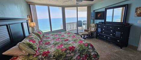 Iron/ironing board, Internet, bed sheets