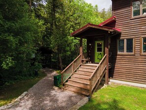 Exterior detail - Charming Lakeside Cottage Retreat — Cozy, Quiet & Close to Town (Lakefield)
