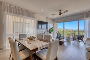 Dining - Modern 3BR • 2 Pools • Near Beach (Cabo San Lucas)