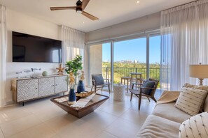 TV - Modern 3BR • 2 Pools • Near Beach (Cabo San Lucas)
