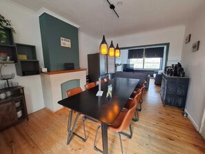 Hus, 4 soverom, hageutsikt | Oppholdsområde