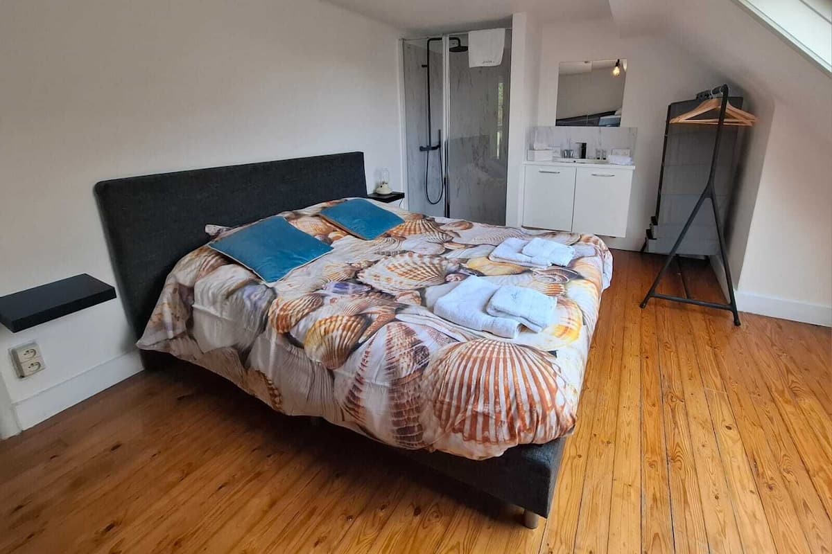 House, 4 Bedrooms, Garden View | Blackout drapes, iron/ironing board, free WiFi