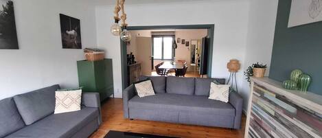 House, 4 Bedrooms, Garden View | Living area