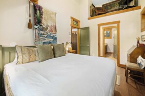 5 bedrooms, desk, iron/ironing board, travel cot - 5BD, HotTub, Fireplaces, Firepit, BBQ, Bonus Suite (Cle Elum)