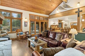 Interior - 5BD, HotTub, Fireplaces, Firepit, BBQ, Bonus Suite (Cle Elum)