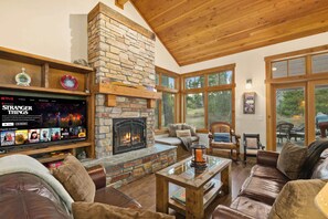 TV, fireplace, table football, offices - 5BD, HotTub, Fireplaces, Firepit, BBQ, Bonus Suite (Cle Elum)