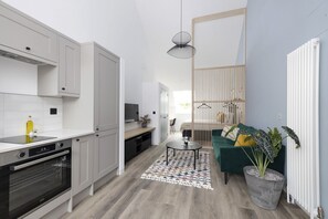 1 bedroom, iron/ironing board - Argyl | Abbey Gate: Studio 9 (Edinburgh)