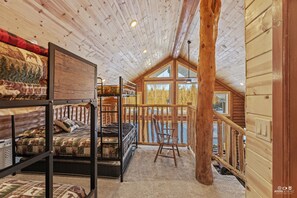 5 bedrooms, WiFi, bed sheets