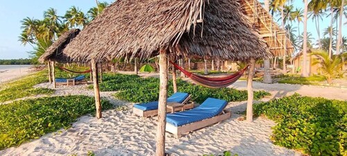 Feet-in-the-sand Bungalows Mafia Island - 2354