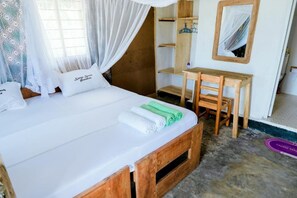 Apartment | 1 bedroom - Feet-in-the-sand Bungalows Mafia Island - 2354 (Mafia Island)