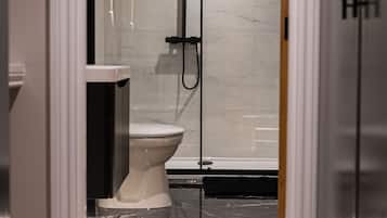 Family Apartment | Bathroom