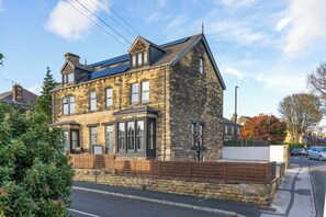 Exterior - Rosemont Road (Leeds)