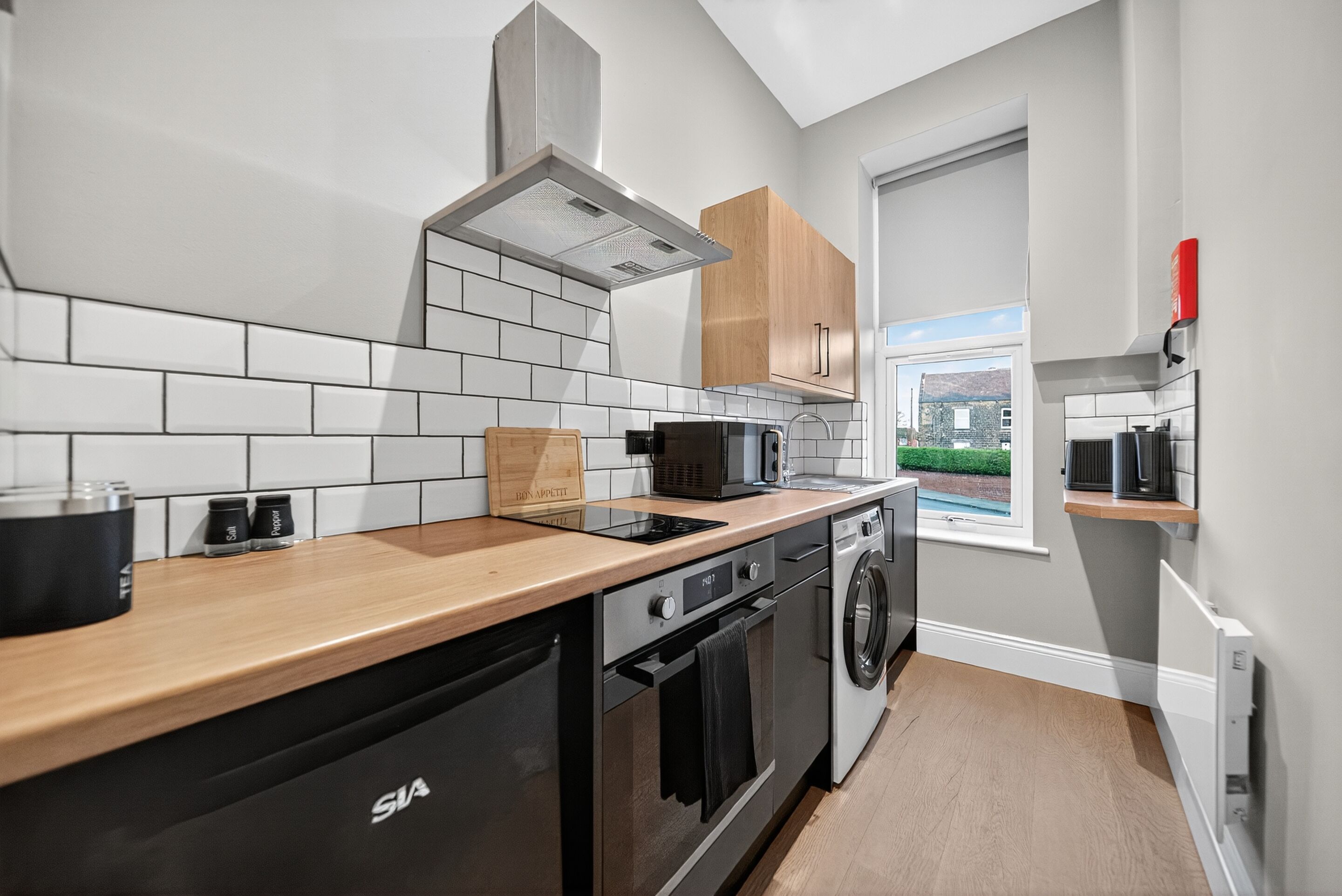 Réfrigérateur, micro-ondes, four, plaque de cuisson