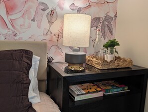 Tabla de planchar con plancha, wifi y ropa de cama 
