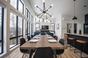 Dining - Chalet du Golf with Spa (Laurentides)