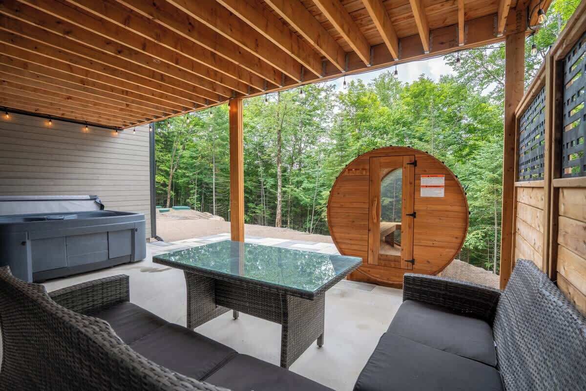 Coin relaxation Spa et Sauna pour les soirées fraiches / Spa and Sauna Relaxation Area for Cool Evenings