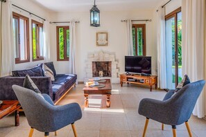 Smart TV - Villa Oliva by Villa Plus (Polis)