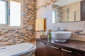 Hair dryer, towels - Villa Marilia by Villa Plus (Peyia)