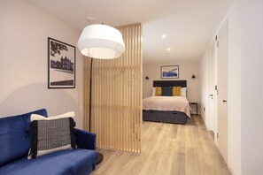 1 slaapkamer, een strijkplank/strijkijzer