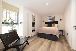 1 slaapkamer, een strijkplank/strijkijzer