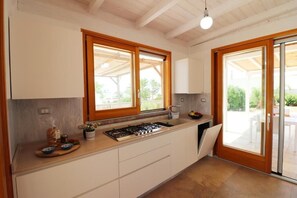 Oven, stovetop, dishwasher - Marechiaro sea view villa with pool (Marina di Pescoluse)