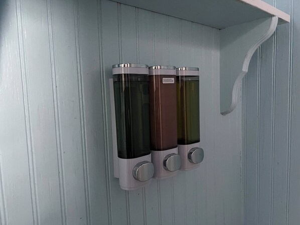 Bathroom amenities - Charming Historic Home-Walk to Carytown-Fence-Pet Friendly-Hotel-grade Towels (Richmond)