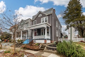 Exterior - Charming Historic Home-Walk to Carytown-Fence-Pet Friendly-Hotel-grade Towels (Richmond)
