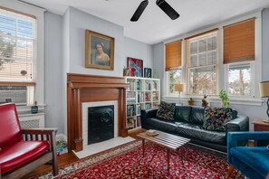 Living area - Charming Historic Home-Walk to Carytown-Fence-Pet Friendly-Hotel-grade Towels (Richmond)