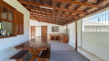 Basic Apartment | Outdoor dining