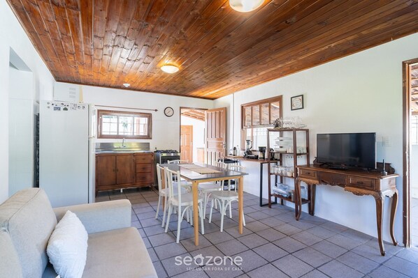 Basic Apartment | Living area - House w/ 2 Bedrooms 650 m From the Beach Adu0440 (Florianópolis)