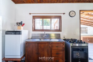 Basic Apartment | Private kitchen - House w/ 2 Bedrooms 650 m From the Beach Adu0440 (Florianópolis)