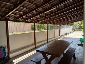 屋外ダイニングエリア