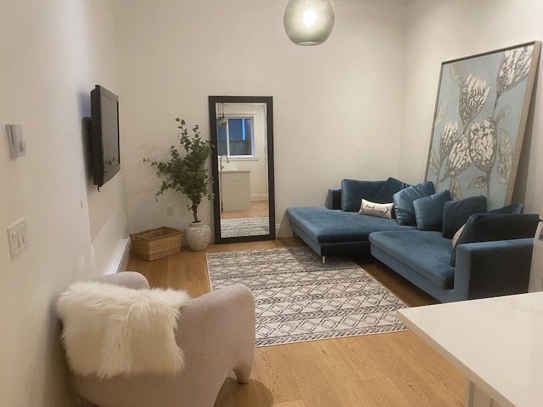 Modern Parkside Retreat 1br Suite Near Beach, Coffee & Ferries - Ladner