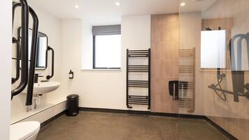 Towels, shampoo, toilet paper