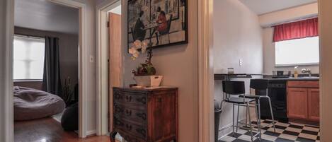 Iron/ironing board, WiFi, bed sheets