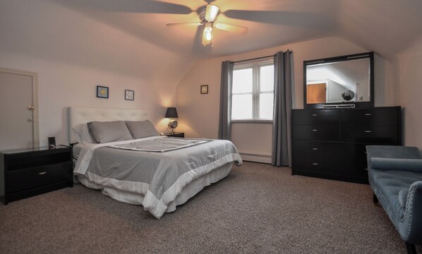 Iron/ironing board, WiFi, bed sheets - Cozy & private 1-bedroom place near Cincinnati/CVG airport w/parking (Edgewood)