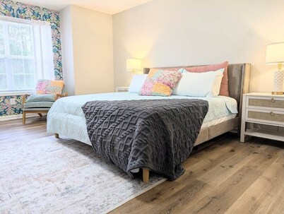 Cozy Modern Home- All New Furnishings