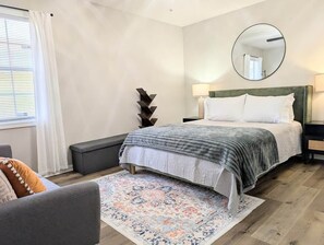 3 habitaciones, tabla de planchar con plancha, wifi y ropa de cama 