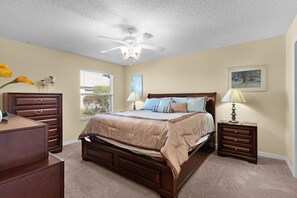 Iron/ironing board, internet, bed sheets - 3/2 Beautiful Home in Summerhill (The Villages)