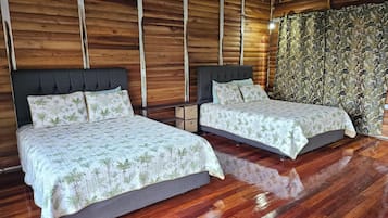 Tabla de planchar con plancha, wifi gratis y ropa de cama