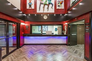 Lobby - Coratel Inn and Suites By Jasper Wichita North -Deluxe 1 King Bed NS (Wichita)