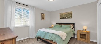 3BR Fabulous Family/Group Getaway-Fully Furnished- Ideal Location