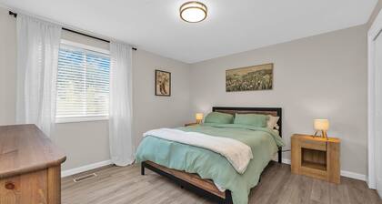 3BR Fabulous Family/Group Getaway-Fully Furnished- Ideal Location