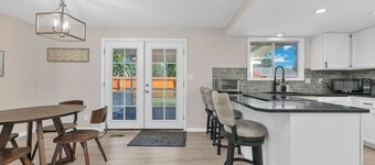 3BR Fabulous Family/Group Getaway-Fully Furnished- Ideal Location