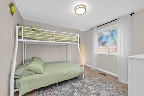 3 bedrooms, travel crib, free WiFi, bed sheets