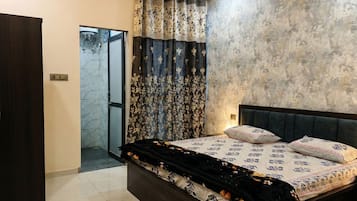 Deluxe Double Room | Free WiFi