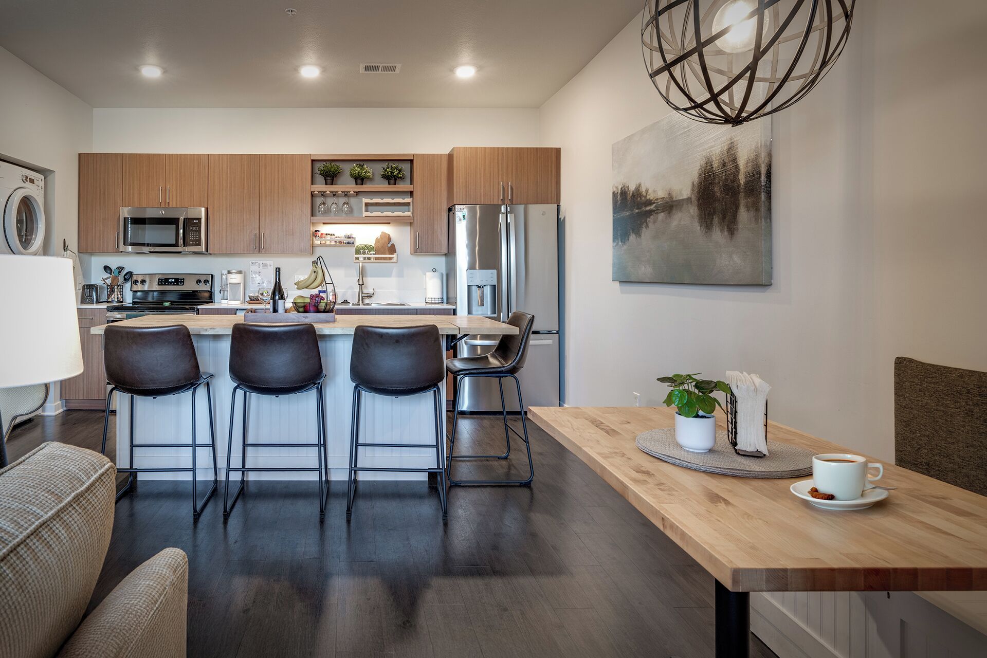 Réfrigérateur, micro-ondes, four, plaque de cuisson