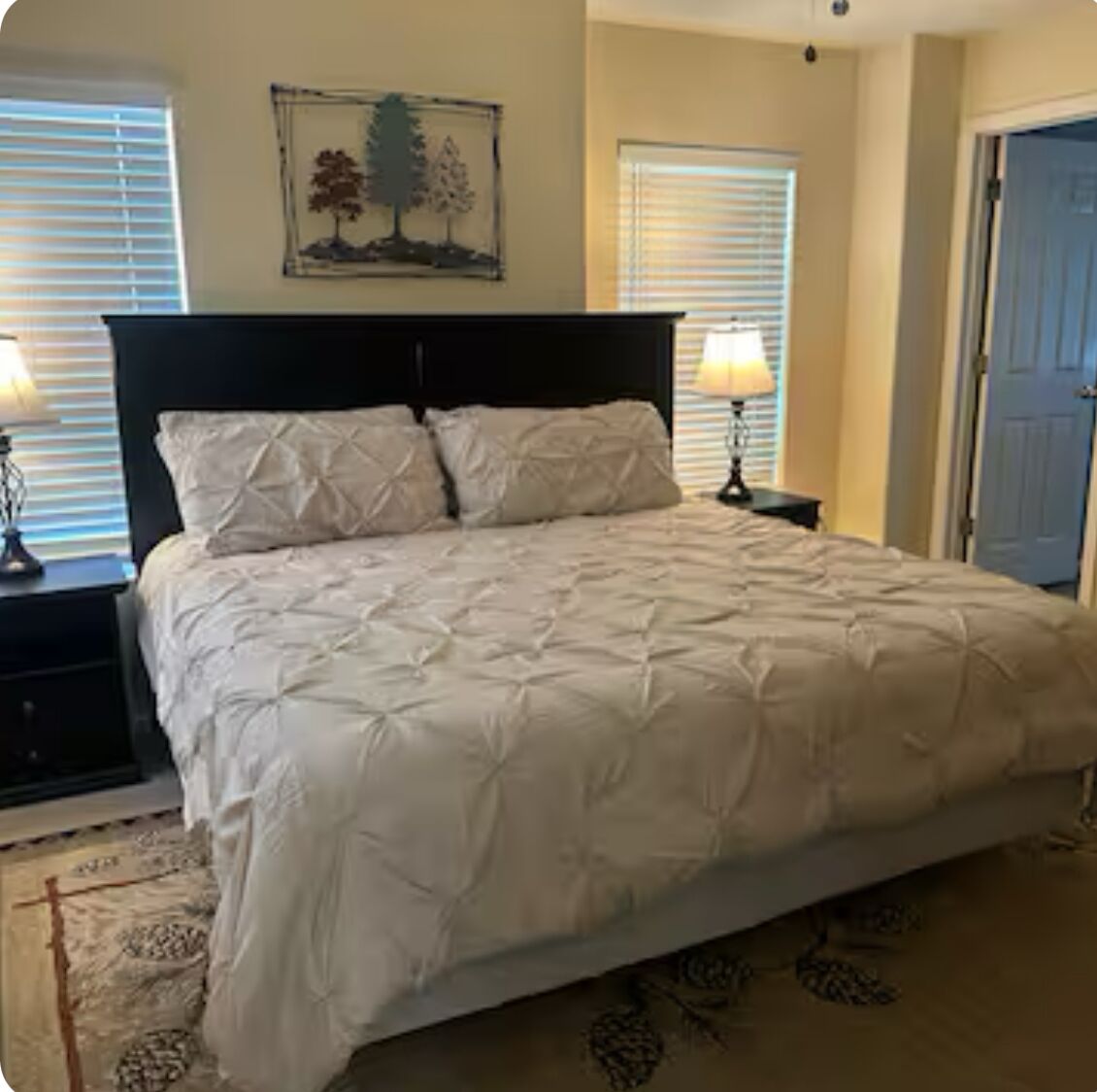 Tabla de planchar con plancha, wifi y ropa de cama 