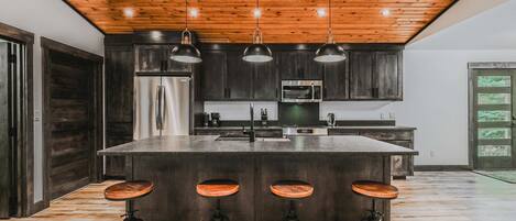 Refrigerador, microondas, horno, placa de cocina