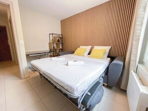 1 bedroom, iron/ironing board, free WiFi, bed sheets - Superb 2p pedestrian street in the old town (Antibes)